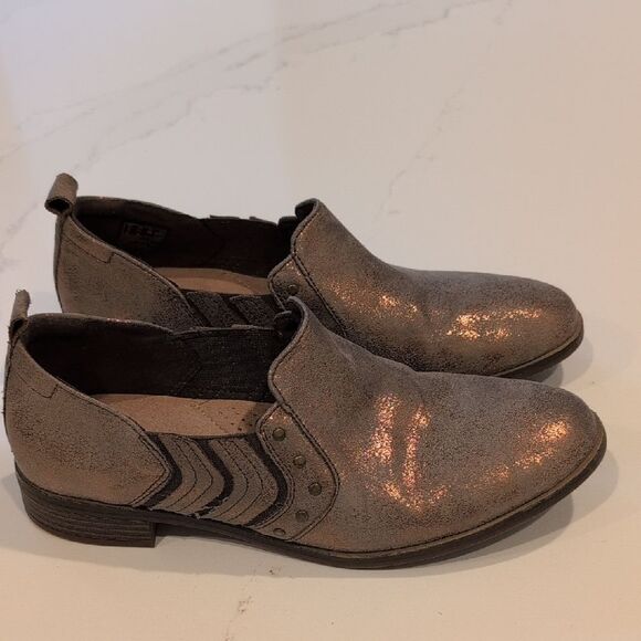 Collection By Clark's Studded Metallic Leather Slip-On Loafers Size 7.5 - Picture 2 of 10